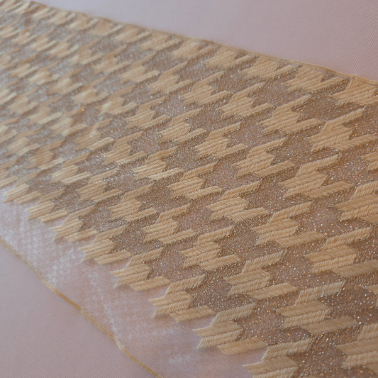 2026-17 champagne tule kant met Pied-de-poule borduursel voorzien van zilverkleurig lurex draad