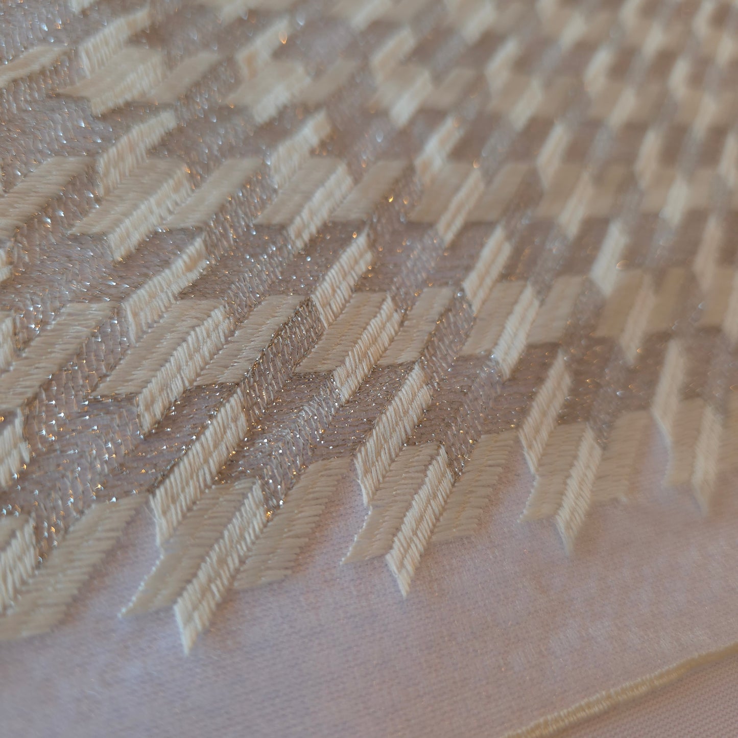 2026-17 champagne tule kant met Pied-de-poule borduursel voorzien van zilverkleurig lurex draad