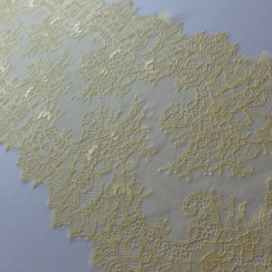 2026-37 breed lichtgeel Frans wimperkant