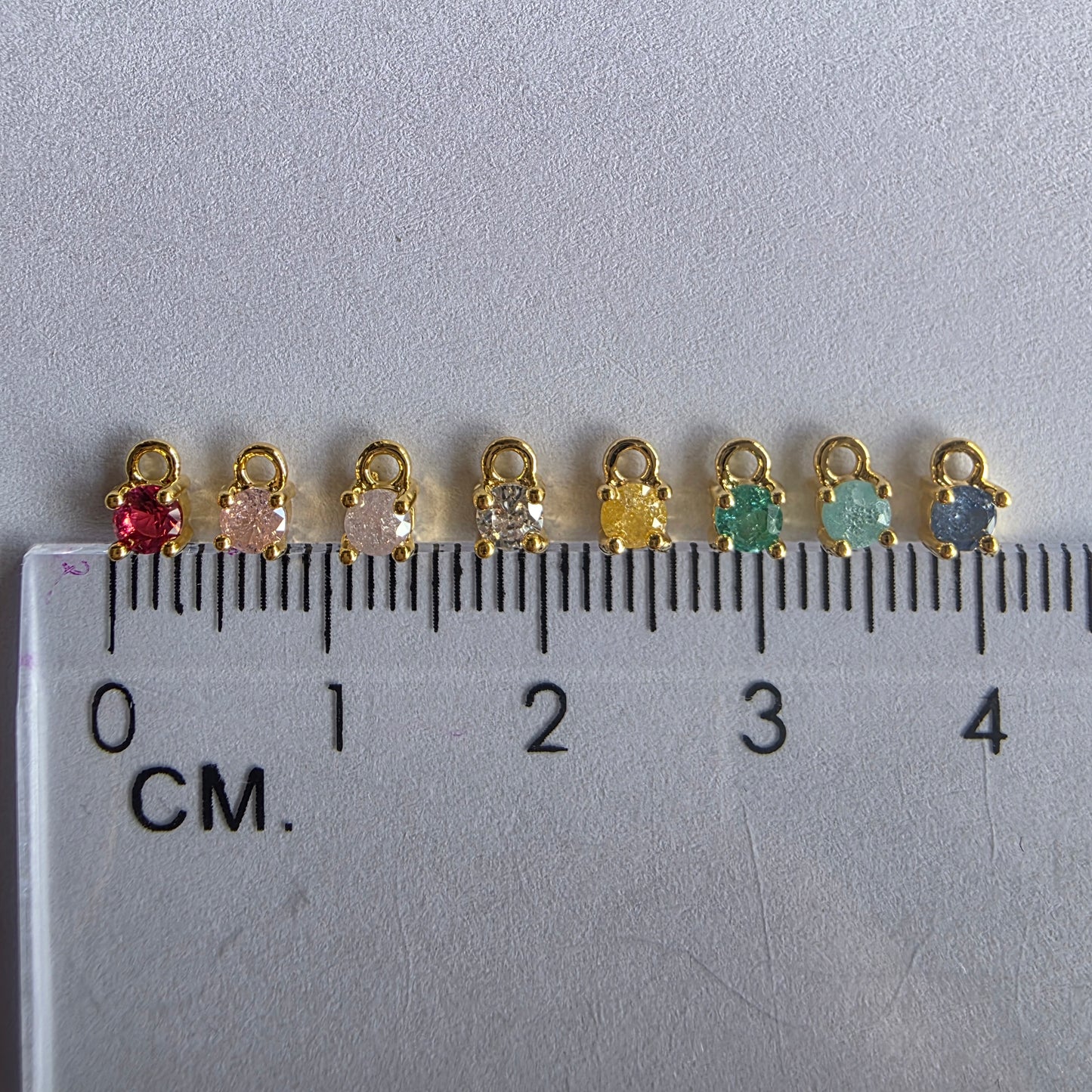 met 18K goud vergulde mini bedeltjes met zirconia in verschillende kleuren