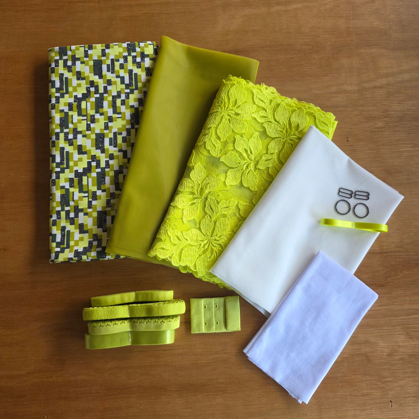 Lingerie kit "Lime Glitch" met katoenjersey