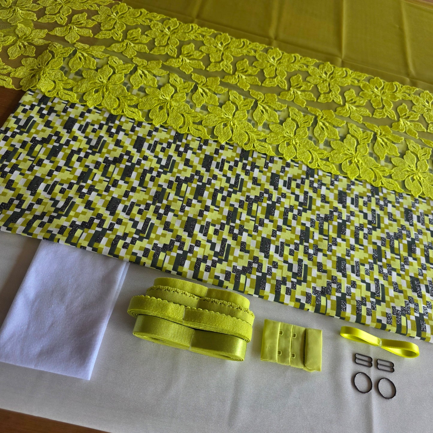 Lingerie kit "Lime Glitch" met katoenjersey