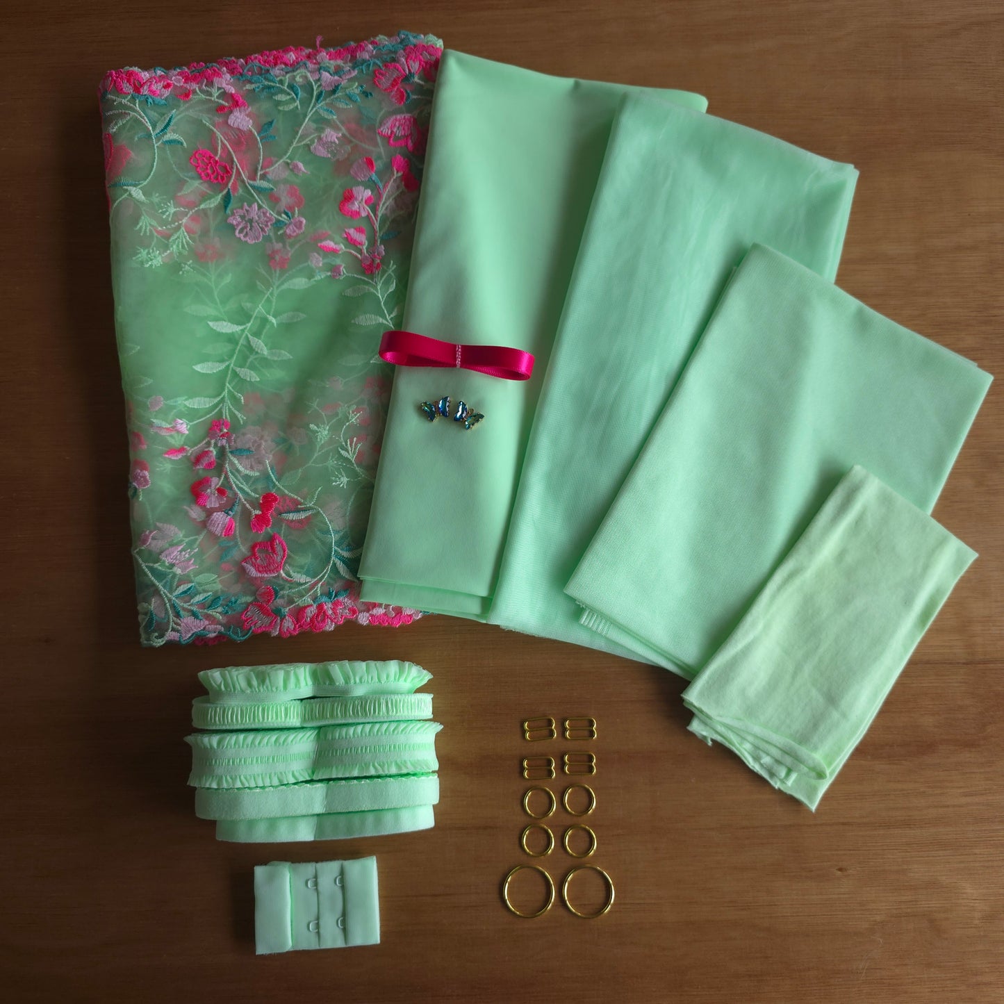 Extra goed gevulde lingerie kit "neon satisfaction"