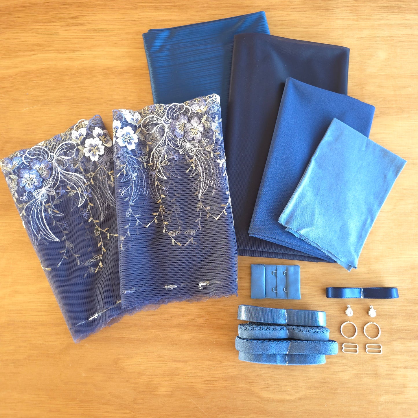 Lingerie kit "Vergeet Me Niet"