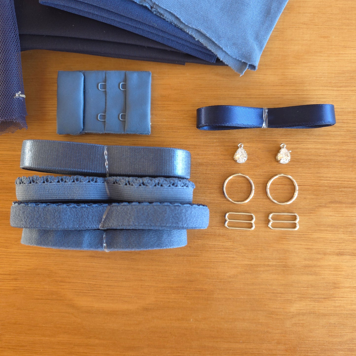 Lingerie kit "Vergeet Me Niet"