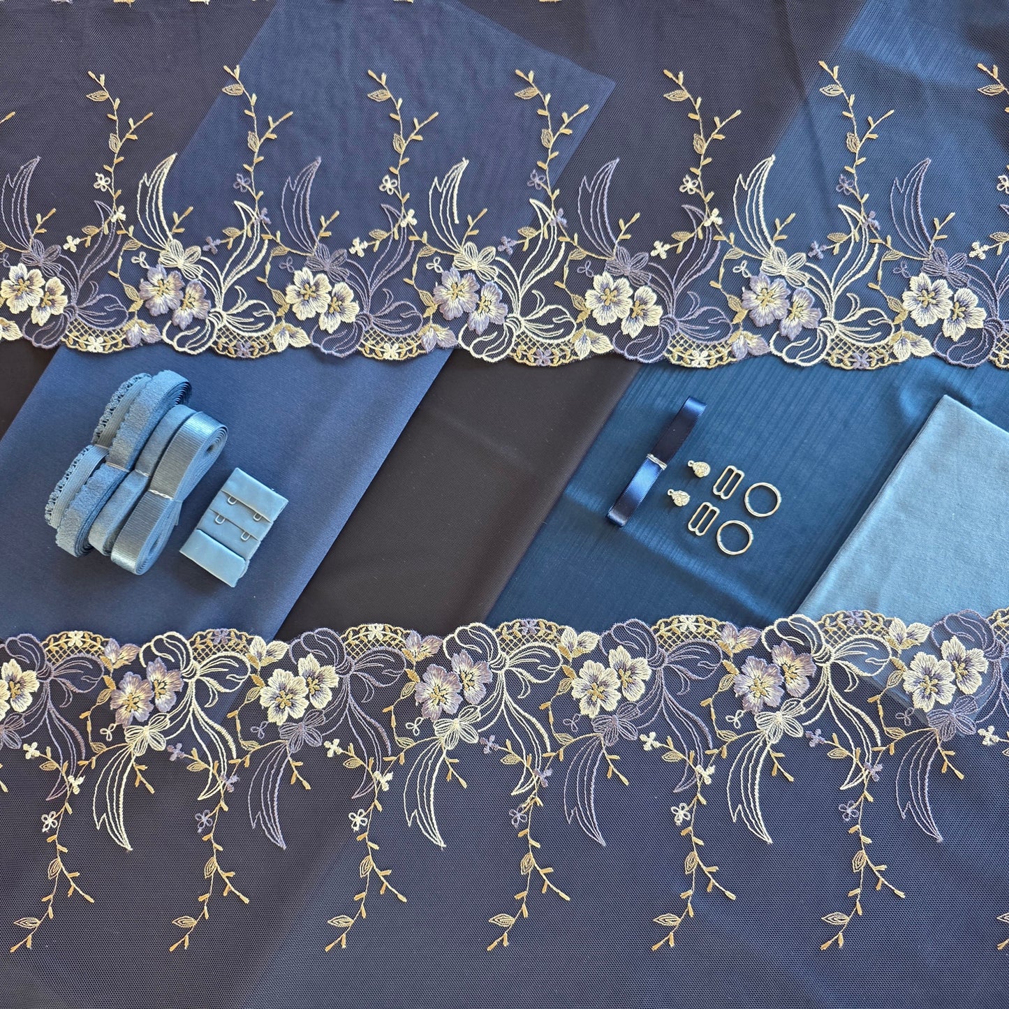 Lingerie kit "Vergeet Me Niet"