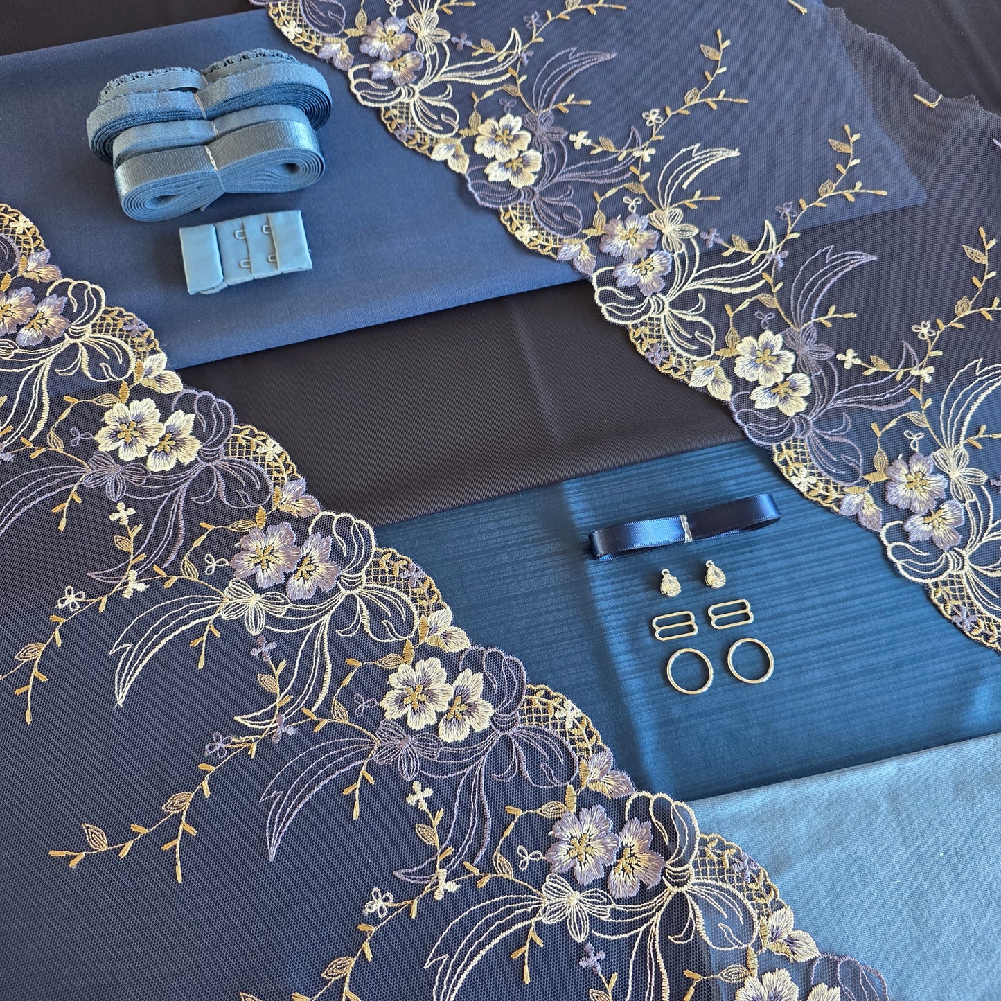 Lingerie kit "Vergeet Me Niet"