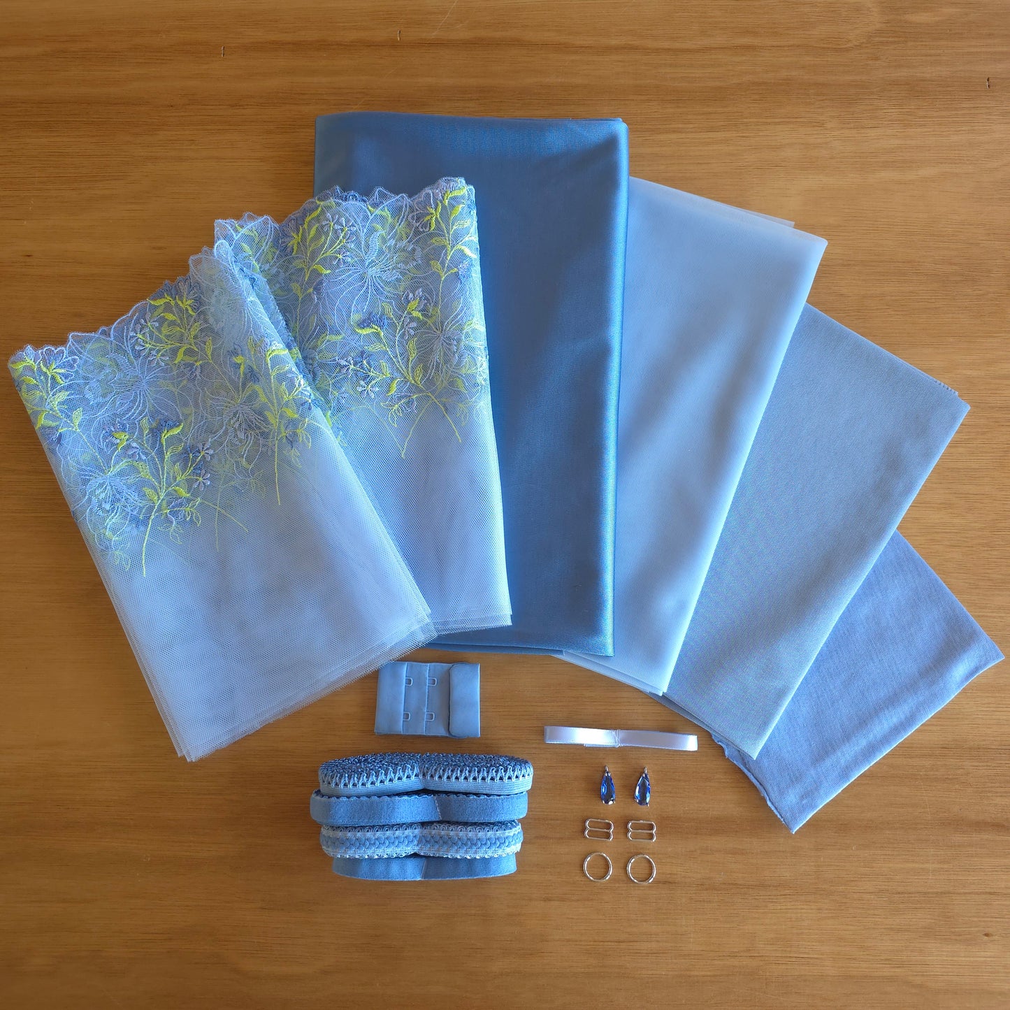 Lingerie kit "Hyacint"