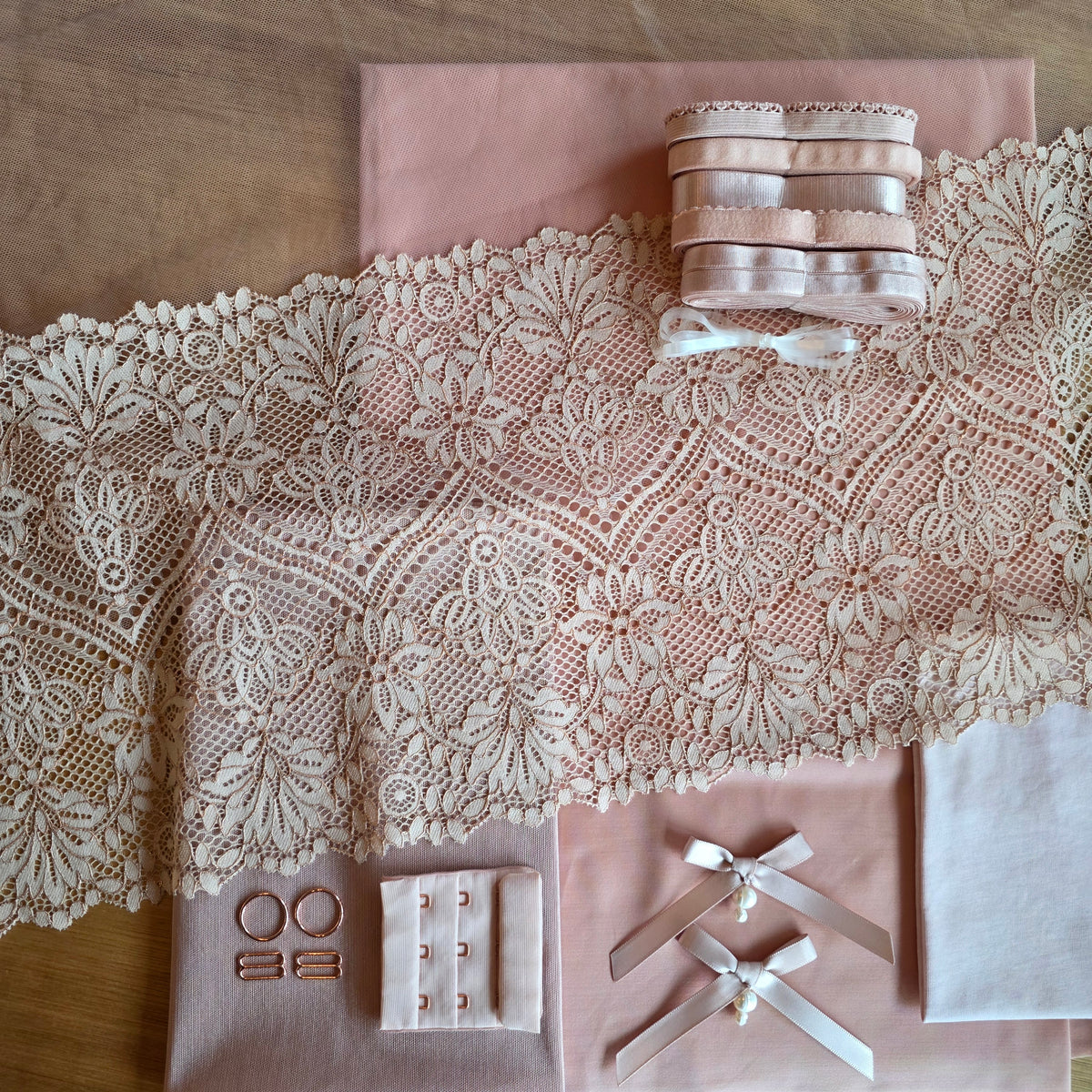 Lingerie kit voor het Rani bh patroon: "Faded Rose"