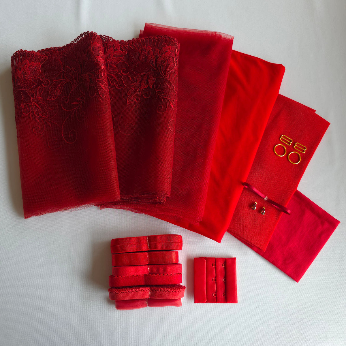 Lingerie kit voor het Rani bh patroon: "Red roses"