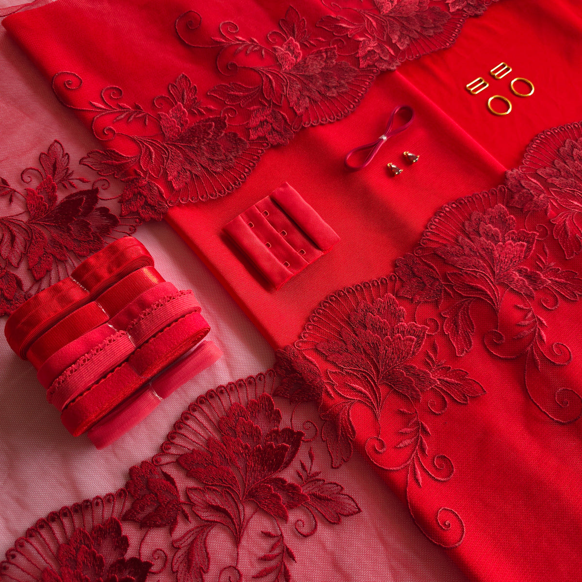 Lingerie kit voor het Rani bh patroon: "Red roses"