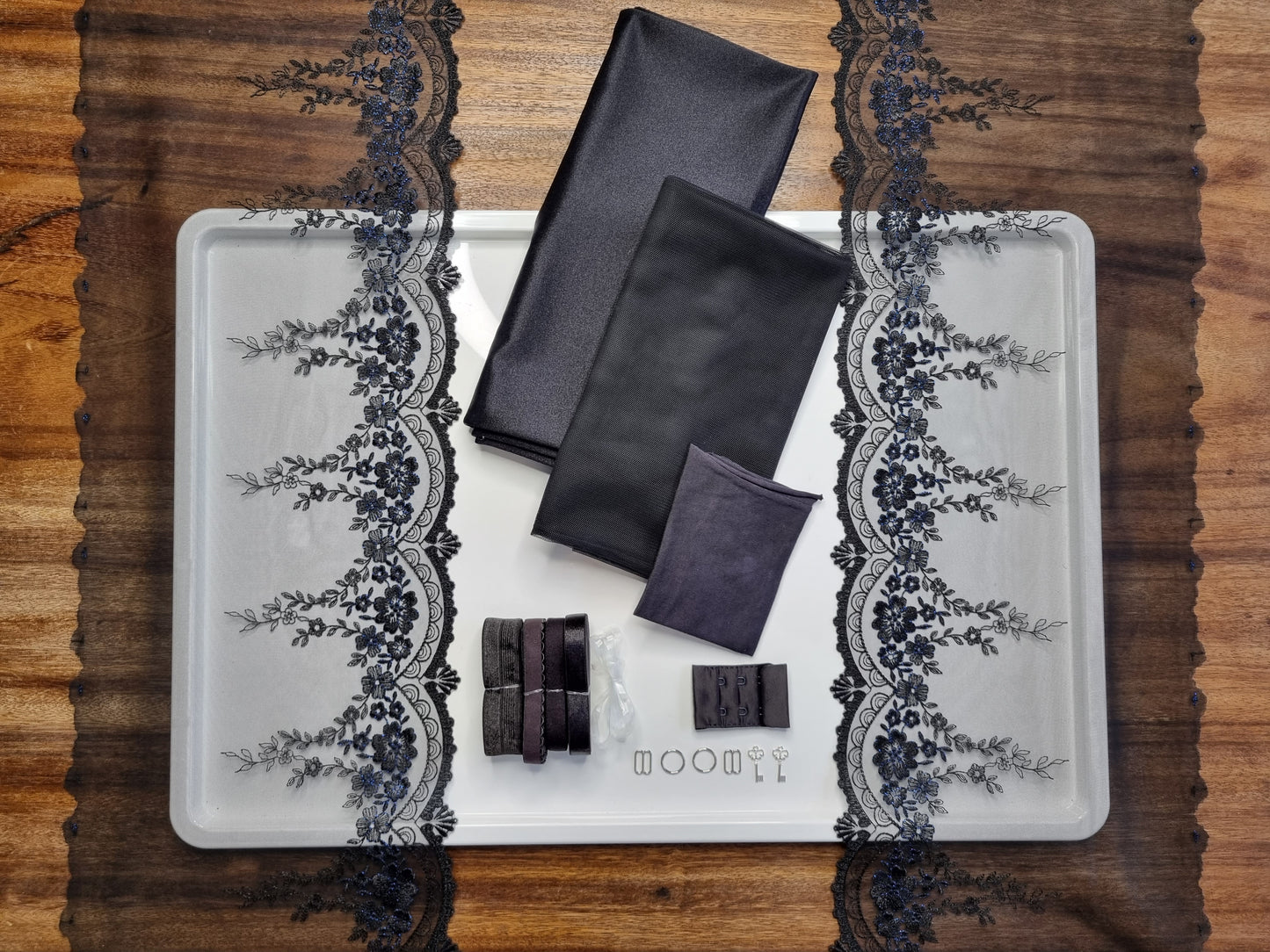 Lingerie kit Sexy zwart met blauw glimmertje